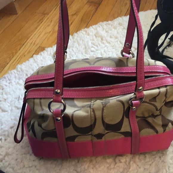 COACH HANDBAG!!!! NEW CONDITION! - Picture 2 of 4